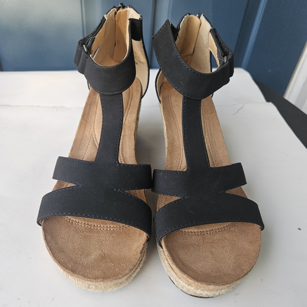 Adrienne Vittadini Trivia Black and Tan Wedge Sandals Womens Size 7.5